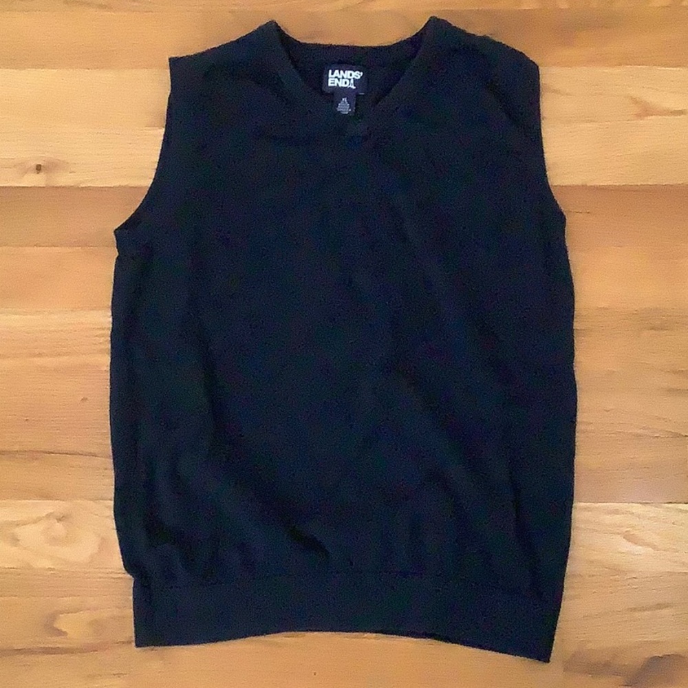Lands End navy blue sweater vest with elastic band on the bottom girls size XL